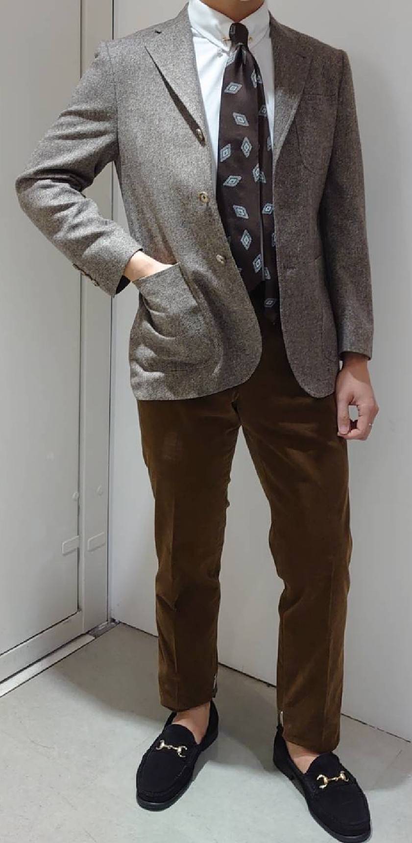 スタッフ一推し　ＡＵＴＵＭＮ　ＣＯＬＯＲ　ＳＵＩＴ